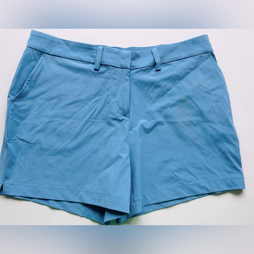SOUTERN TIDE women’s size 10 casual / golf shorts in a soft blue